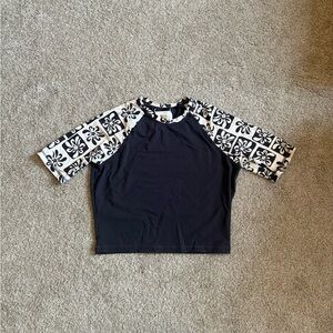 Billabong cropped Black and white floral rash guard top! So cute! Like new!!!